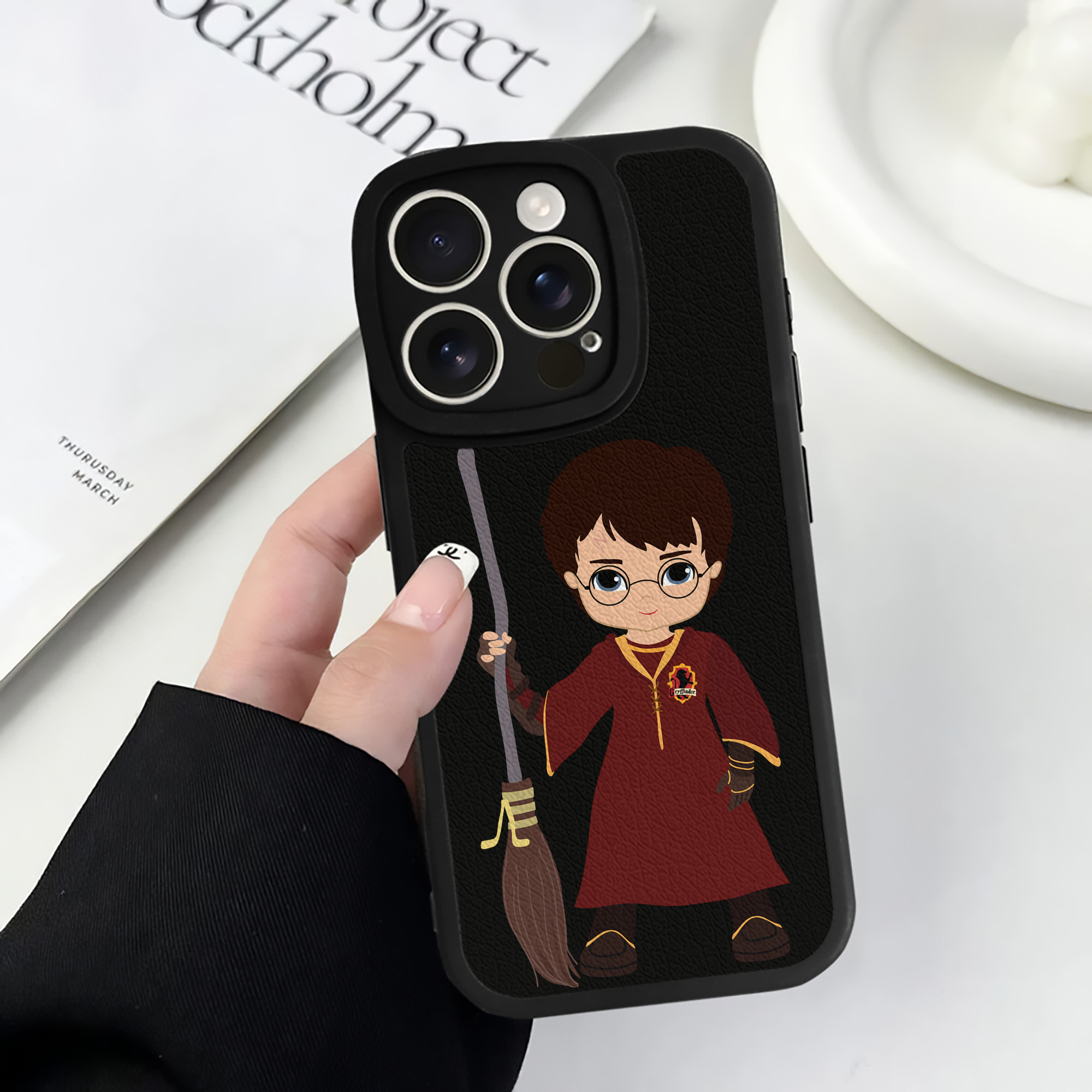 （画像用） Harry Potter ハリー・ポッターシリーズ 【iPhone 16シリーズ対応】シリコンスマホケース（レザー調） 材質：シリコン